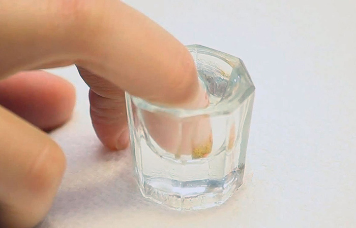 removal Of Acrylic Nails using Acetone-free Nail Polish