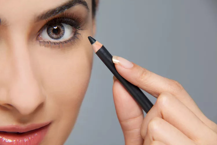 how to apply-eyeliner